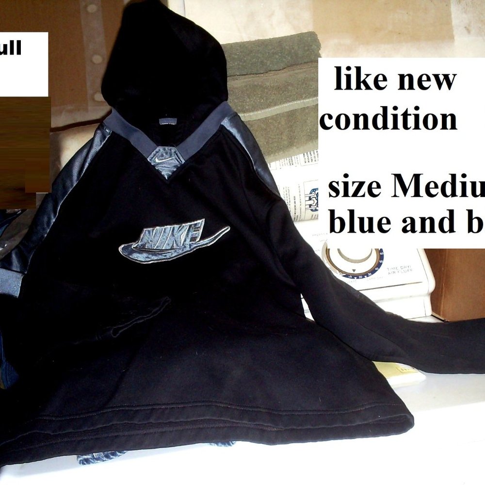 Nike pull over with hood